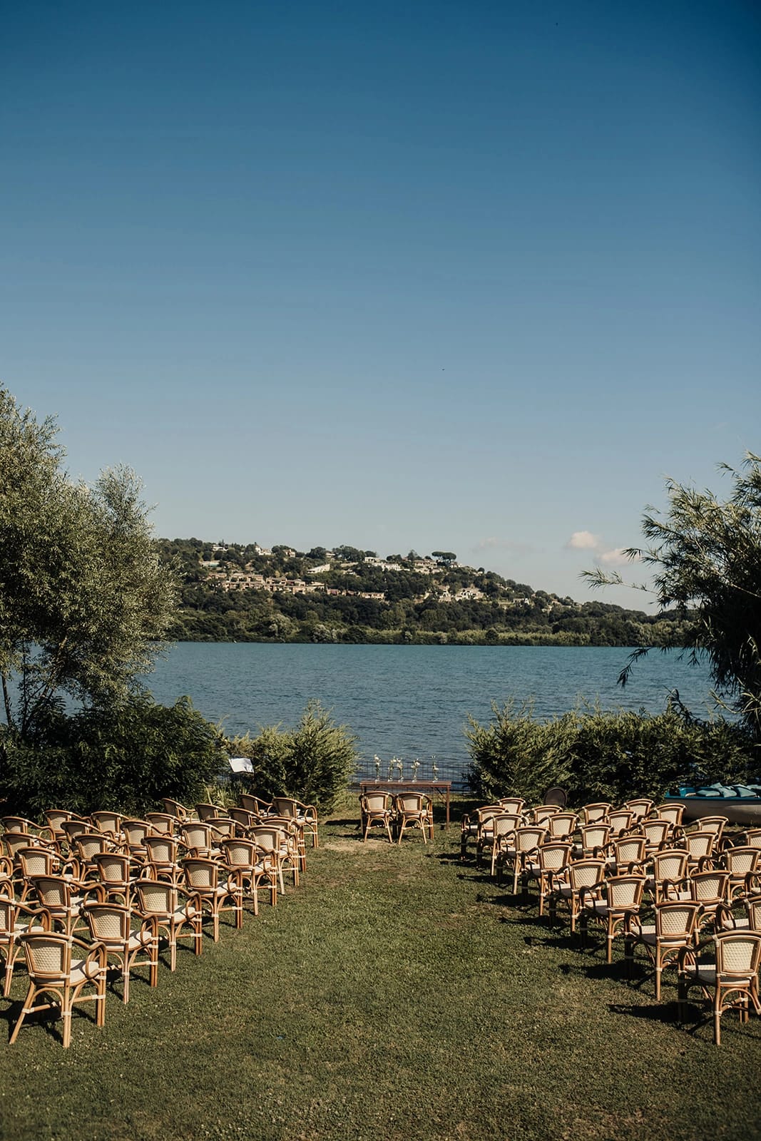 Cerimonia in riva al lago di Bracciano a BeeKind