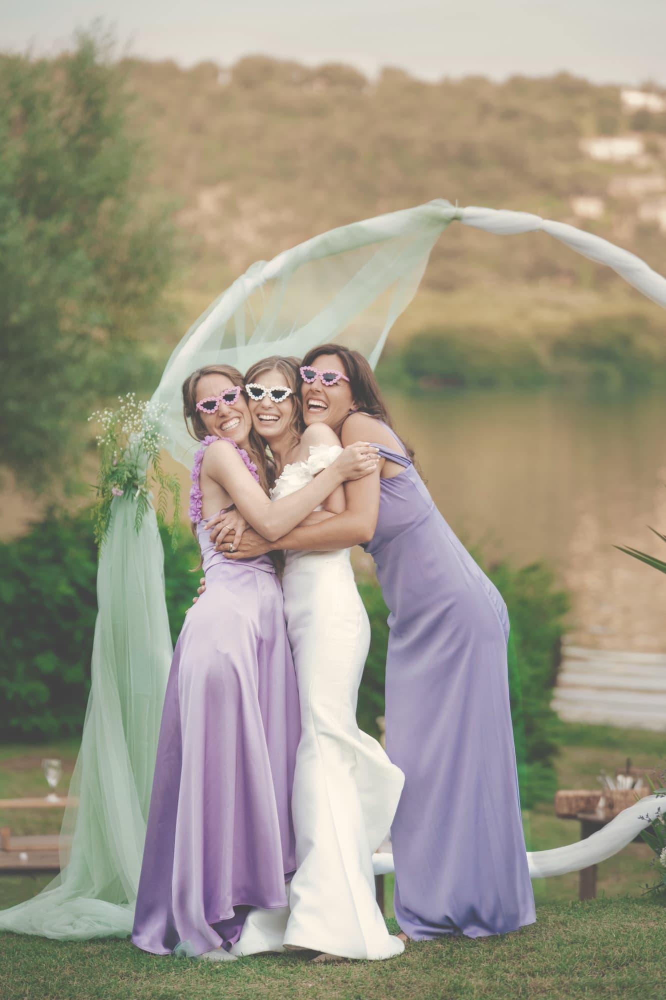 Sposa con damigelle al lago di Bracciano